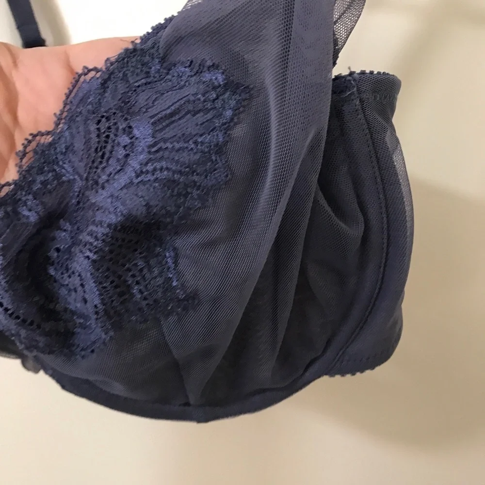*Vintage* Victoria’s Secret Gold Label navy blue/ charcoal blue lace bra 36D